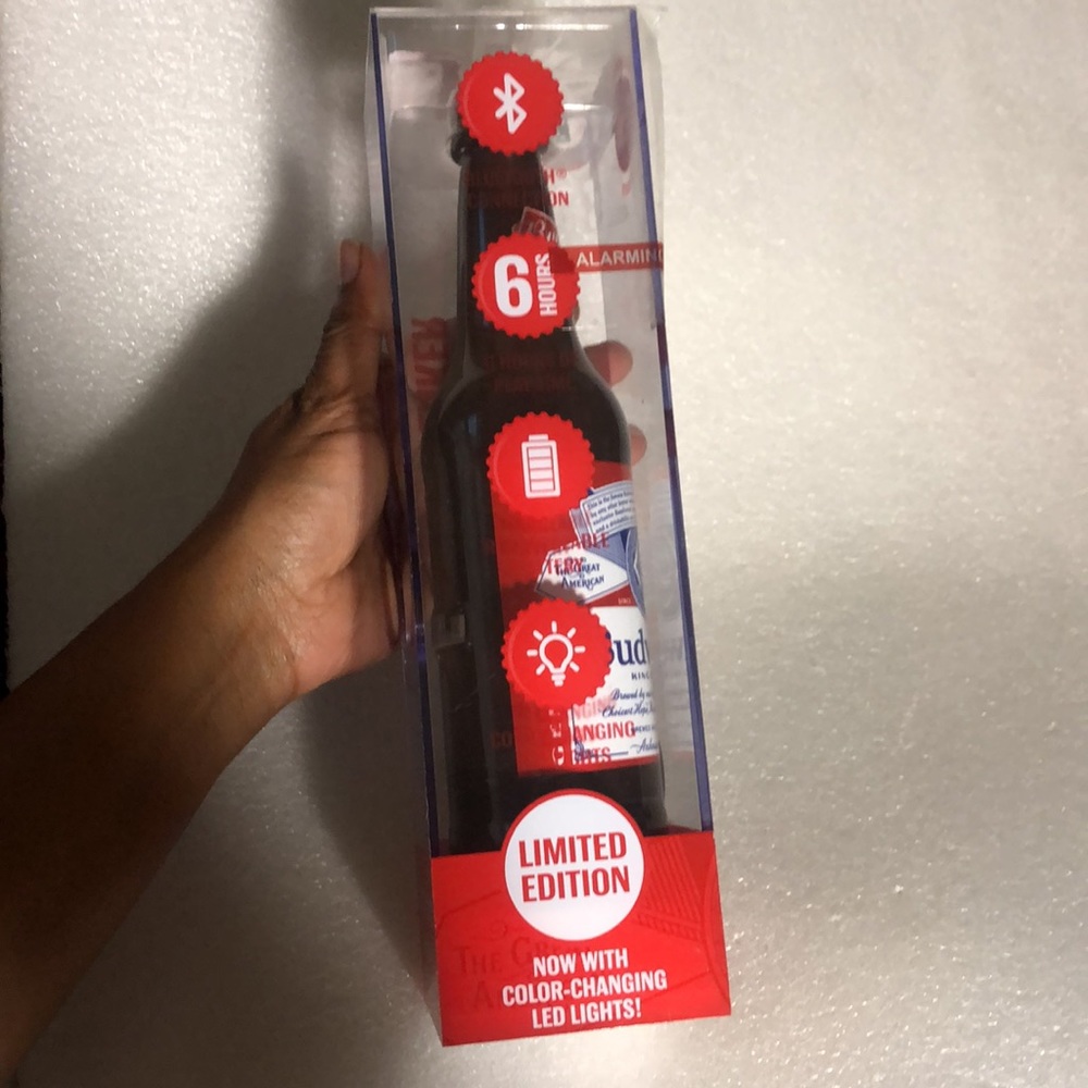 Budweiser bluetooth speaker - Picture 4 of 12
